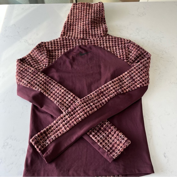 Nike Woman’s Top Size XS - Picture 3 of 3